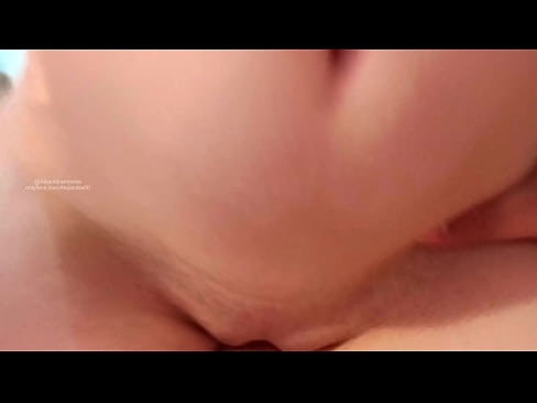 ❤️ Spanje v sestrini sobi in tako sem se zbudila Porno pri nas ️❤