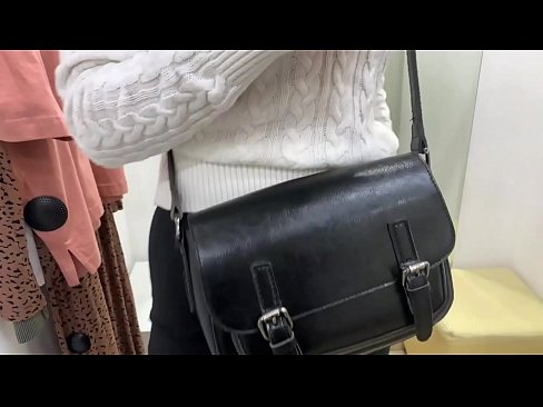 ❤️ Javna masturbacija mlade kurbe FeralBerry z dildom v garderobi Porno pri nas ️❤