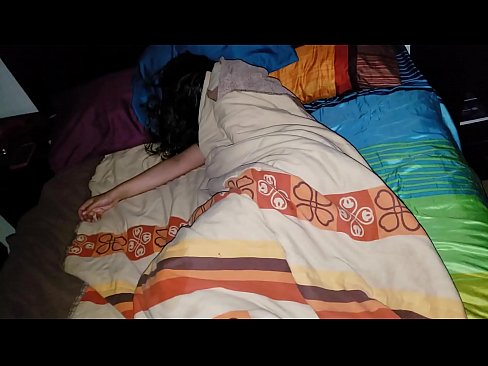 ❤️ Stepson berači svojo mlado mačeho, medtem ko ona spi. Porno pri nas ️❤